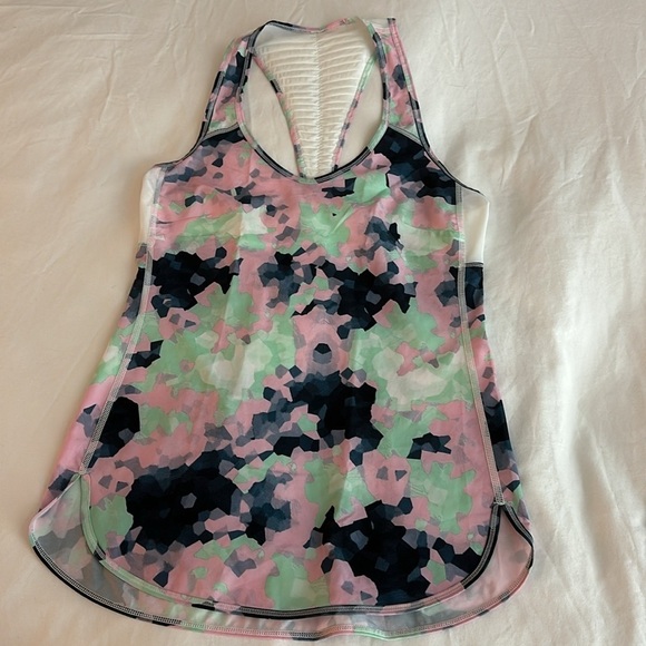 Lululemon Multi Color Vent It Out Singlet Clouded Dreams Tank 4 - Picture 12 of 12